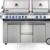 Grill gazowy Napoleon Prestige PRO™ 825 RSBI z palnikiem woka, palnikiem rożna i strefą Sizzle Zone™